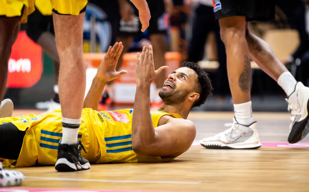 还与球队的 还与球队的